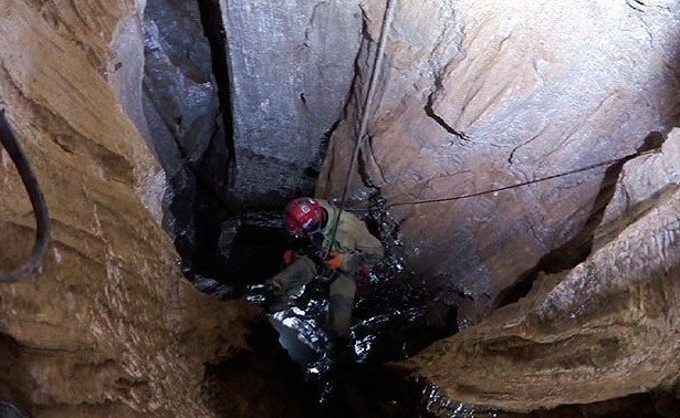 Путешествие к центру Земли: ученые открыли самую глубокую в мире пещеру