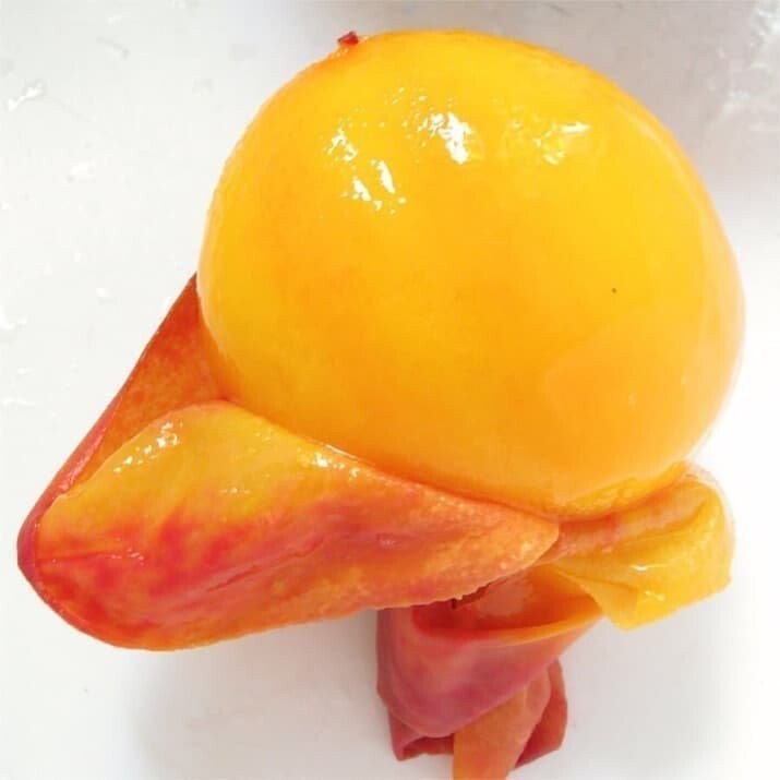 1. Полностью обнаженный персик