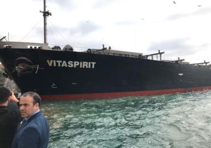 В Турции танкер взял на таран особняк XVIII века