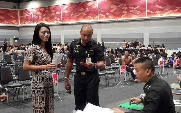 Тайские трансвеститы получают освобождение от армии