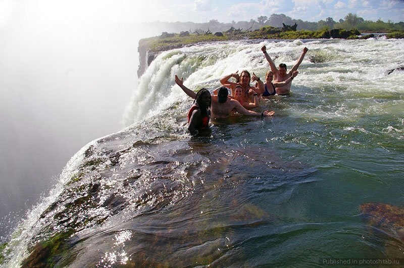 12. "Бассейн дьявола" на вершине водопада "Виктория" - это возможность поваляться в теплой водичке на верхушке водопада