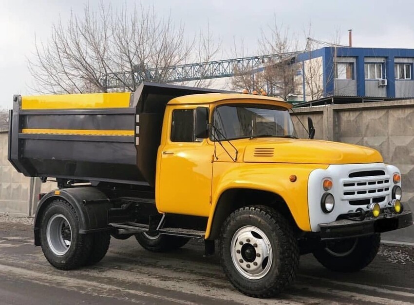 В 1963 году начался выпуск полностью нового грузовика — ЗИЛ-130