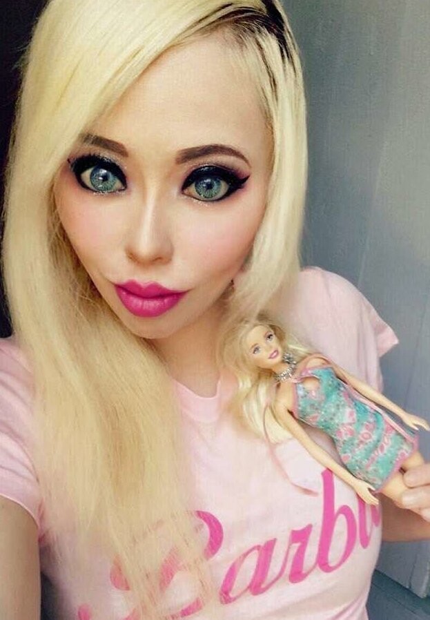 Фанатка Барби потратила $60 000, чтобы стать похожей на любимую куклу