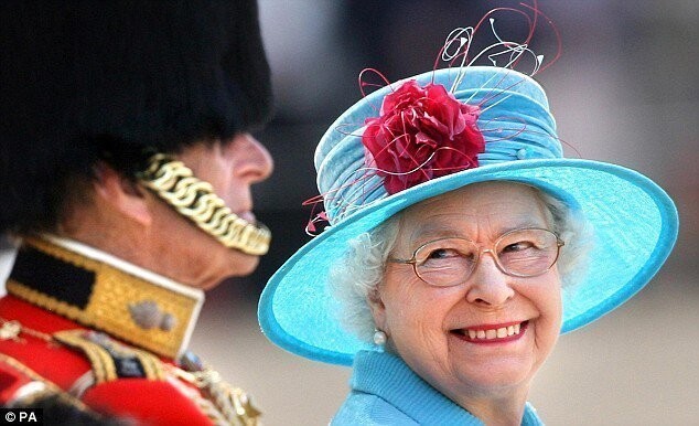 4. Почему Королева Великобритании отмечает свой день рождения дважды?