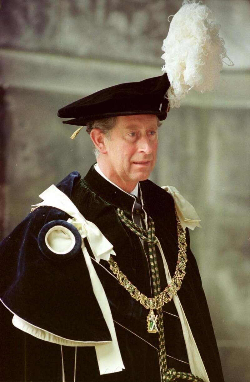 Шляпа в стиле шекспировских времён, 1998