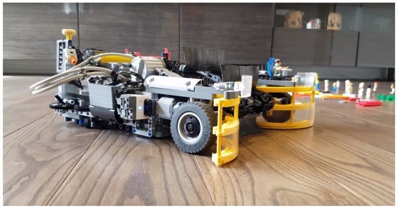 Комбайн из Lego для сбора деталей конструктора 