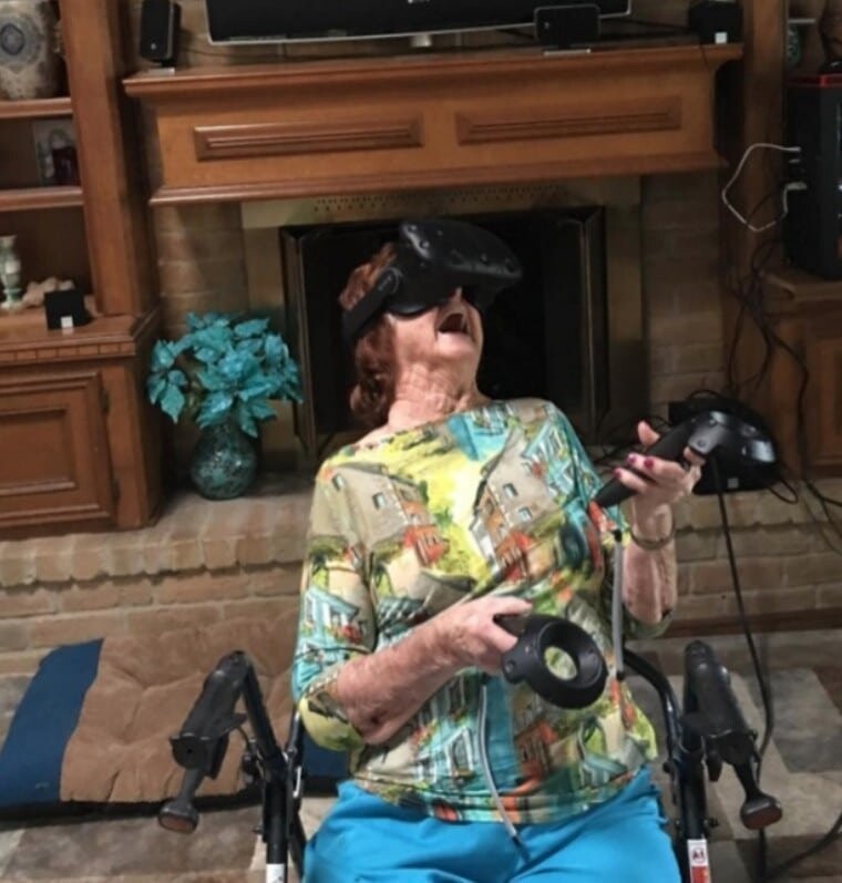  9. 93-летняя бабушка, сыгравшая в очках виртуальной реальности