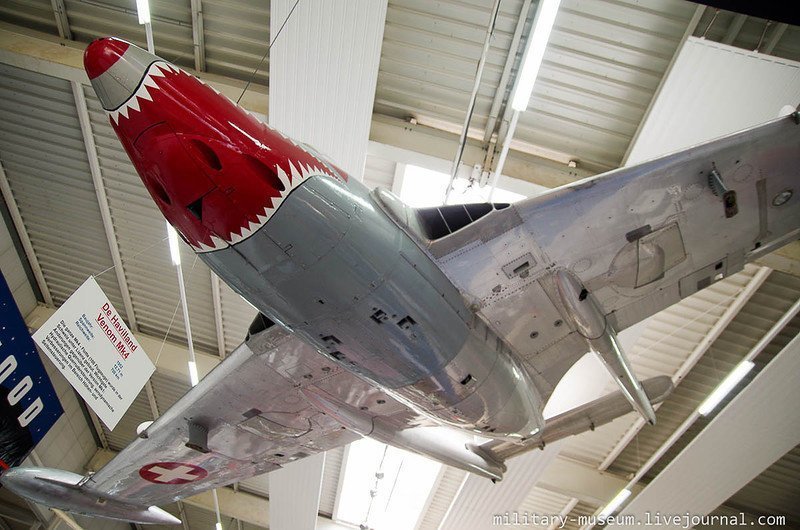 Авиация в ангарах в Музее техники в Зинсхайме