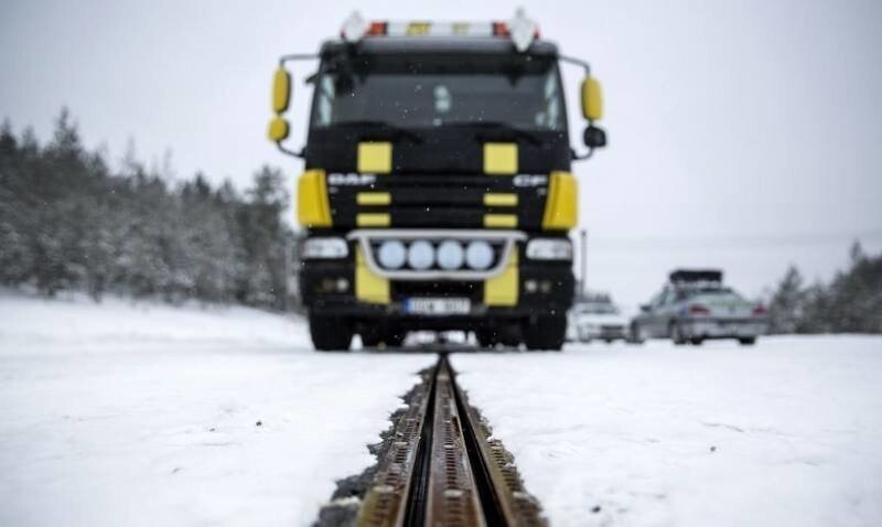 Первая в мире электрифицированная дорога для зарядки электромобилей открылась в Швеции