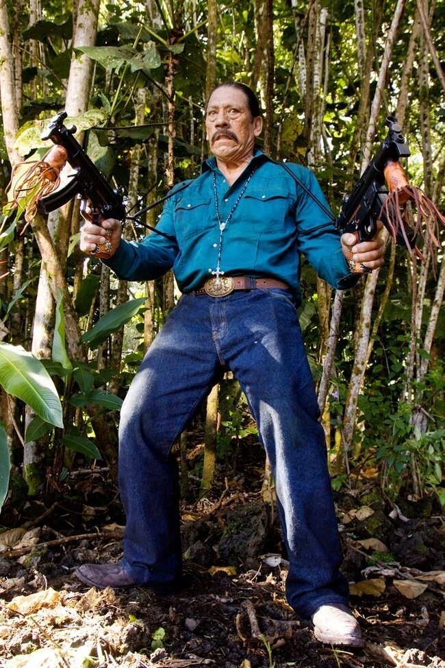 Дэнни Трехо в роли Кучильо — боевика мексиканского наркокартеля Los Zetas.