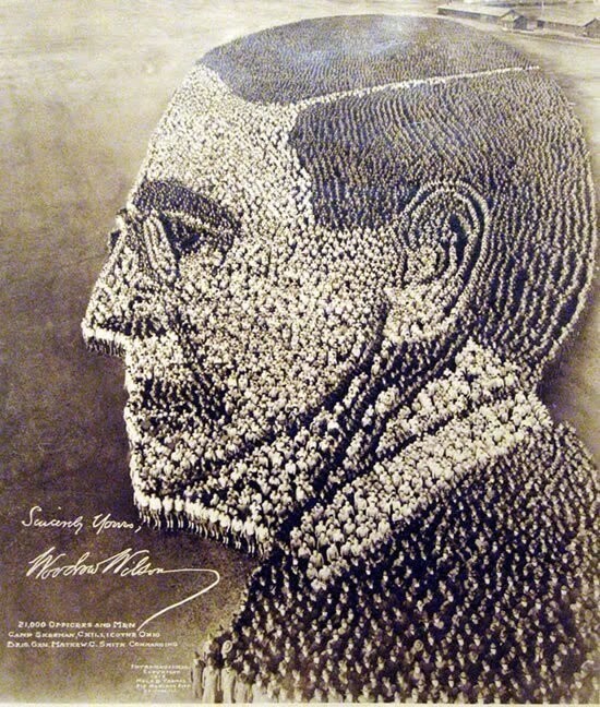 Портрет президента Вудро Вильсона, состоящий из 21 000 офицеров и мужчин в Лагерь Шерман, Чилликот, штат Огайо, 1918