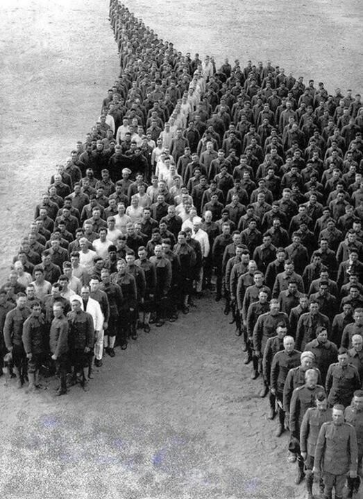 Кавалеристы в память о погибших лошадях