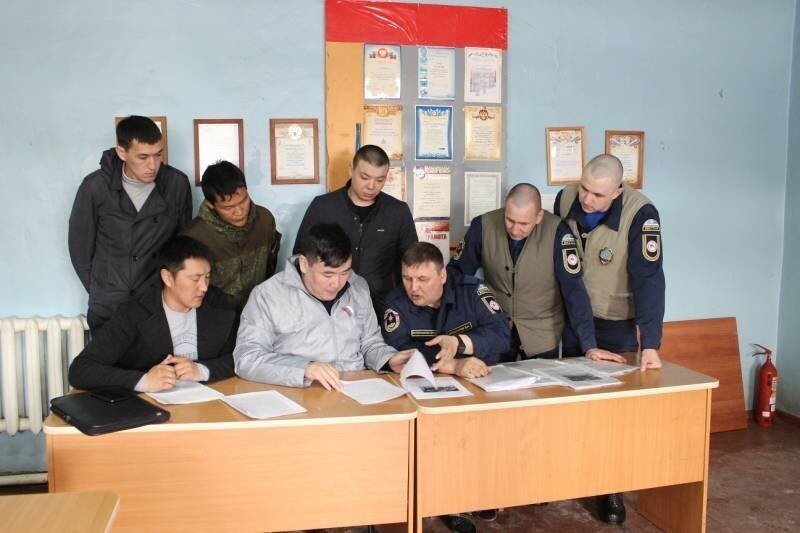 "Пишите расписку, что будете питаться": якутские пожарные объявили голодовку
