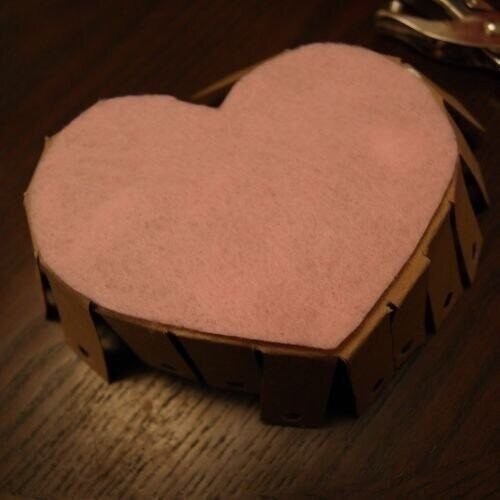 Красивая коробочка в форме сердца