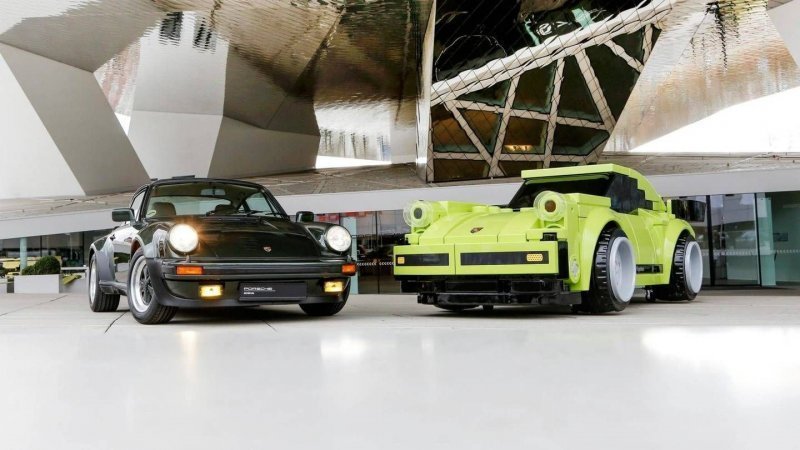 Модель была впервые замечена на последнем открытии показа автомобильного музея Porsche в Штутгарте, где посетители могли воочию лицезреть столь необычный совместный проект Porsche и Lego.