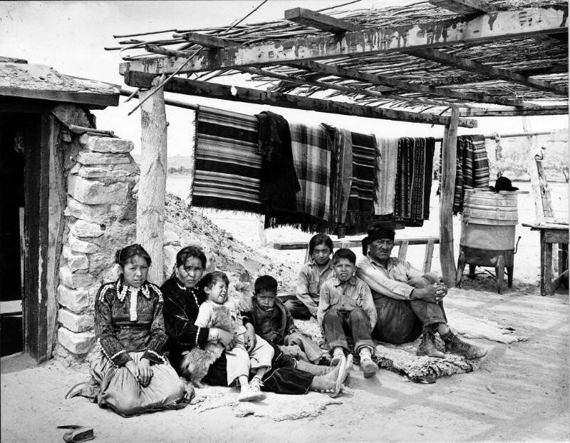 Семья племени Навахо. Аризона, 1948