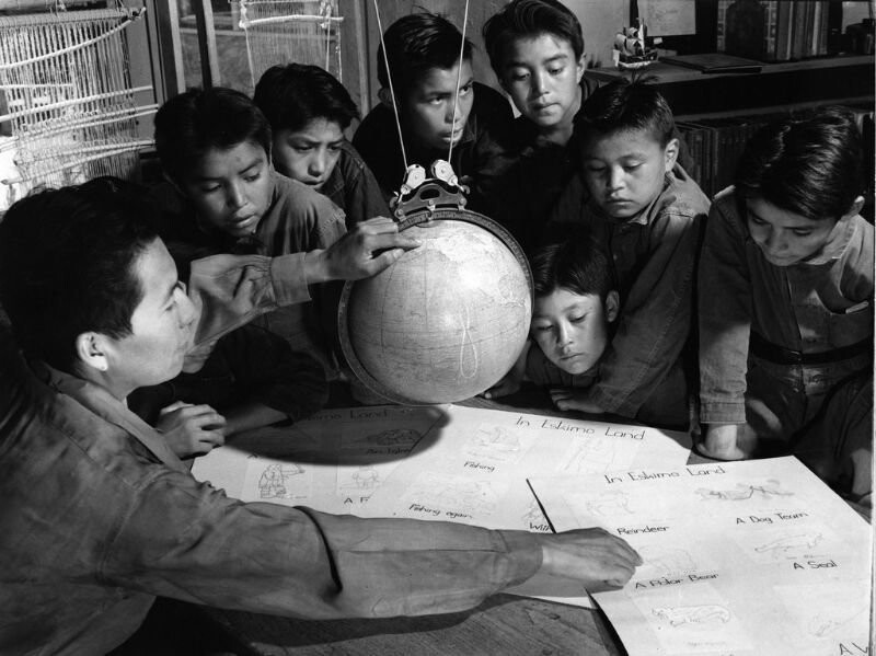 Школа в горах Навахо. Юта, 1948