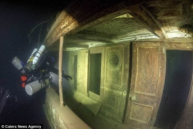 Мини-Титаник: фотографии 100-летнего корабля на дне озера