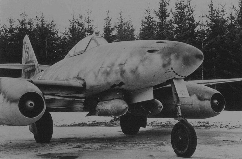 Me-262 - первый серийный боевой реактивный истребитель