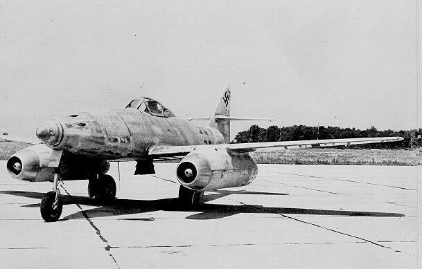 Me-262 - первый серийный боевой реактивный истребитель