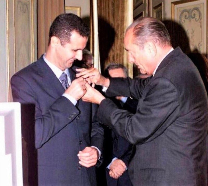 Медаль рабского режима, служащего США. Асад вернул Франции орден Почетного легиона