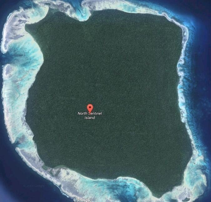 А вот это очень интересный Северный Сентинельский остров, территория которого плотно покрыта деревьями