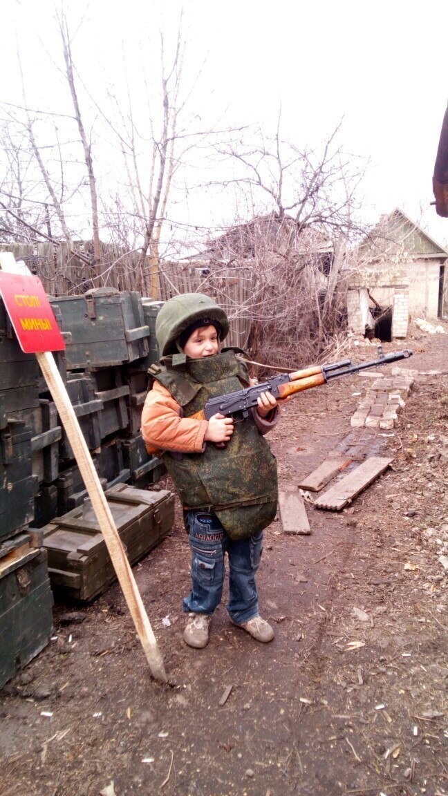 Редкие фото детей Донбасса