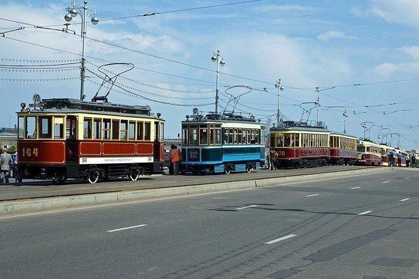 Московскому трамваю сегодня исполняется 119 лет. Прошел парад трамваев