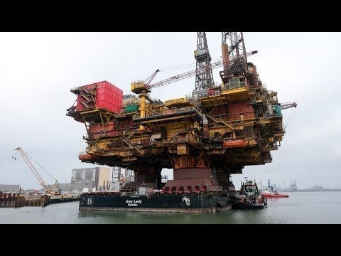 Демонтаж гигантской нефтяной платформы 