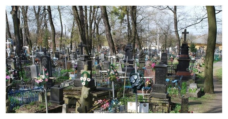 Калужский губернатор предложил запретить оградки на кладбище