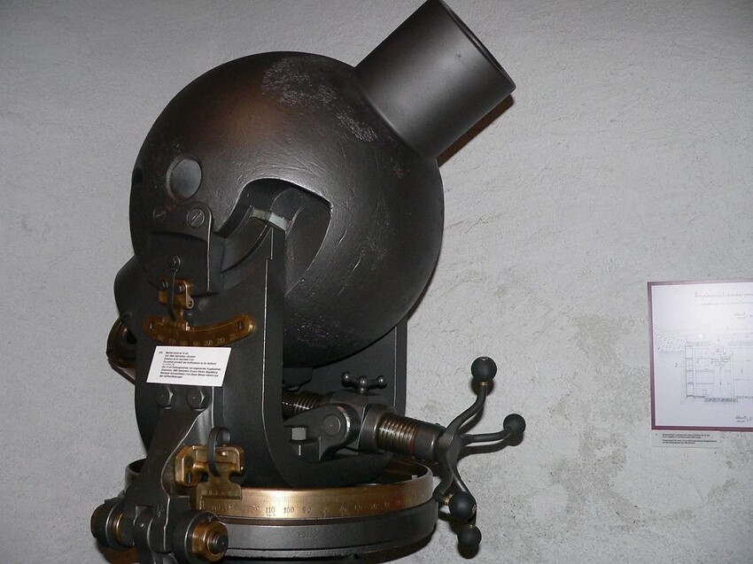 Старинная мортира в артиллерийском музее в Швейцарии