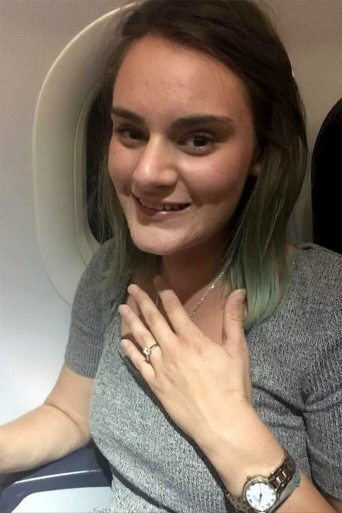 Во время полёта на Бали Марк предложил любимой выйти за него замуж, и она согласилась