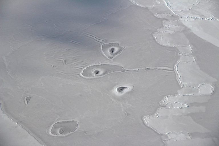 Таинственные отверстия в Арктике