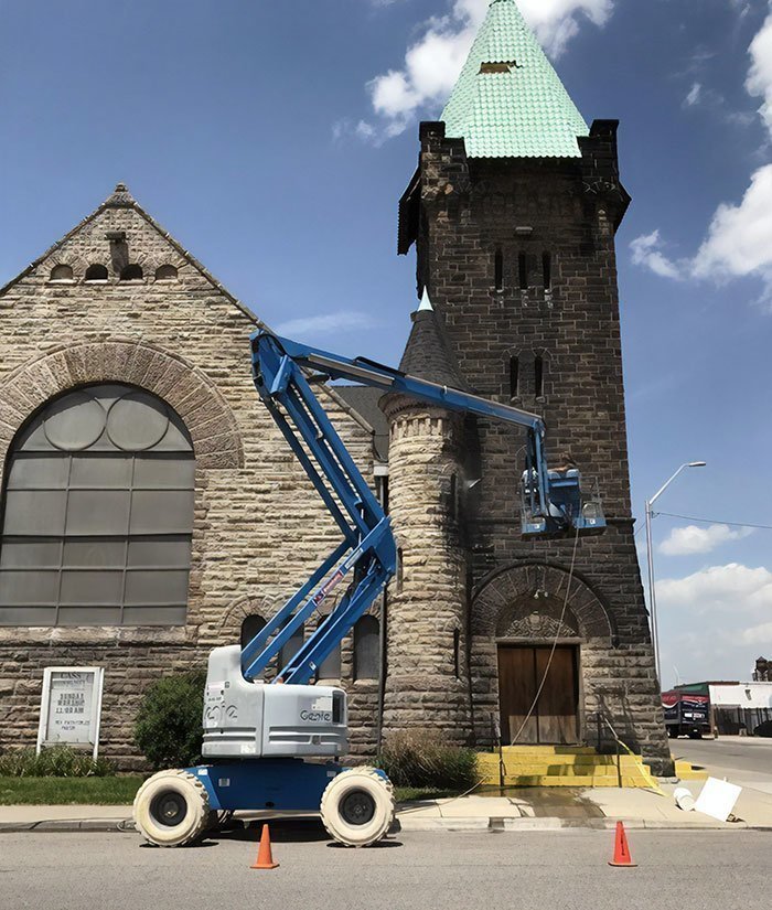 Эту церковь в Детройте не чистили с тех пор, как она была построена 134 года назад