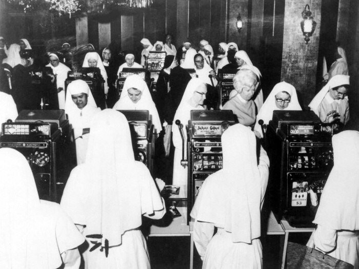 6. Монахини в ночном клубе в Австралии, 1971 год