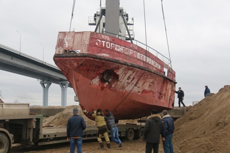 В Саратовском Парке Победы установили пожарный корабль «Сторожевой»