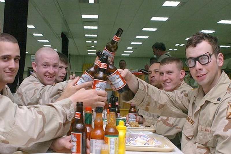 Пьяные солдаты НАТО устроили дебош в Латвии