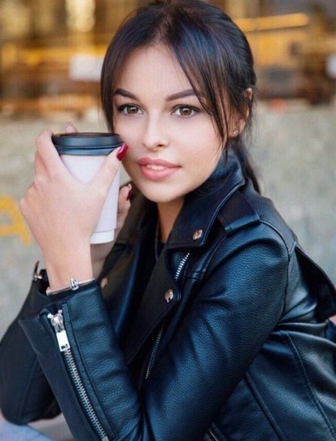 Екатерине 19 лет она учится на 2-ом курсе Университета международных отношений в Алма-Ате, родилась в Караганде