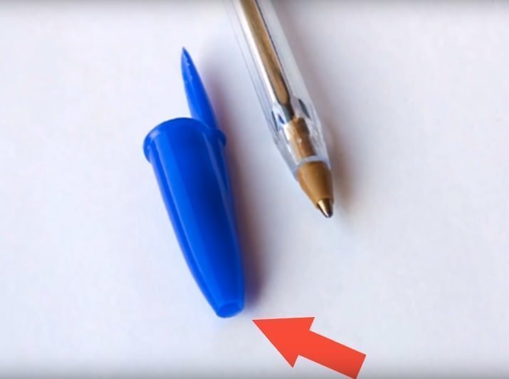 1. Думаете, отверстие в колпачке ручки нужно для того, чтобы она не засохла?