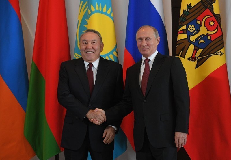 Казахстанский президент назвал Россию «богом данным соседом»