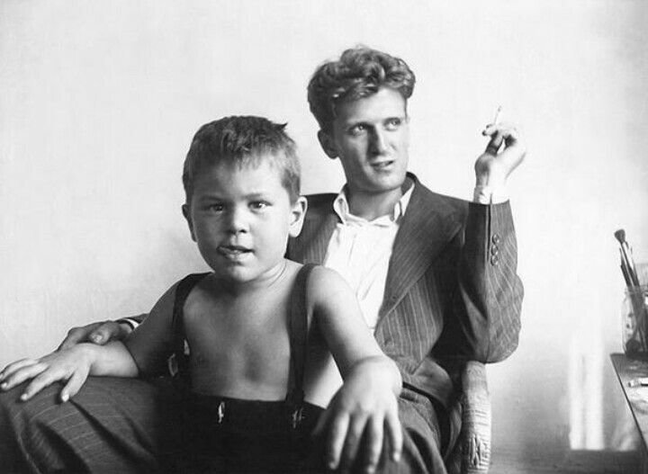 18. Роберт де Ниро с отцом, 1946 год