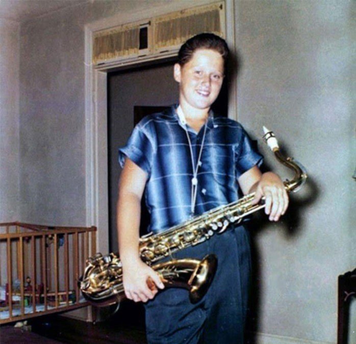 14. Билл Клинтон с саксофоном, 1958 год