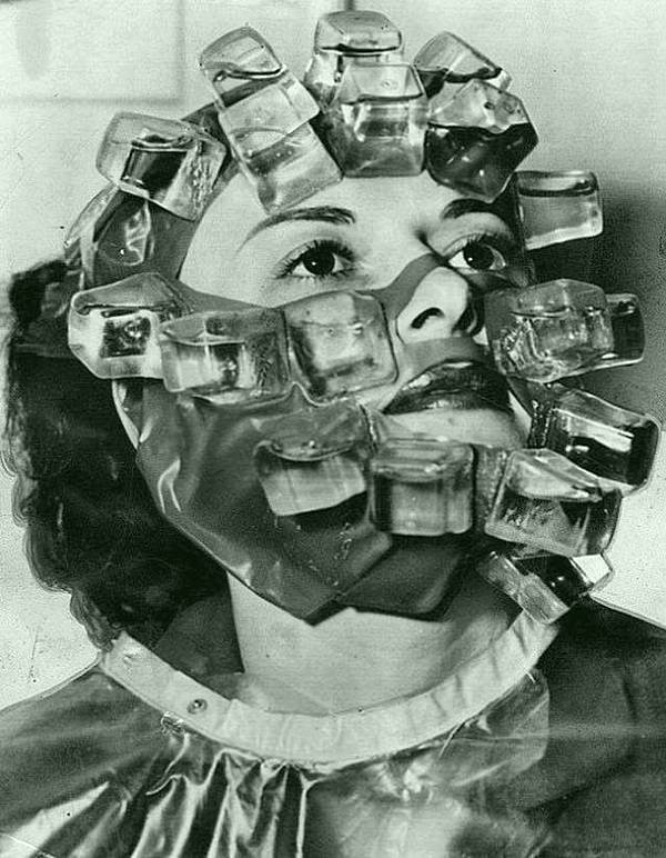 Ледяная маска в 1931 году, также изобретенная Максом Фактором.