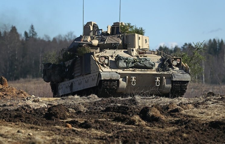 США начали перебрасывать в Европу танковую бригаду