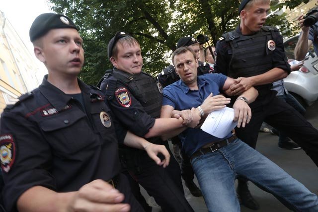 Почему Навальный предпочитает незаконную акцию согласованному митингу?