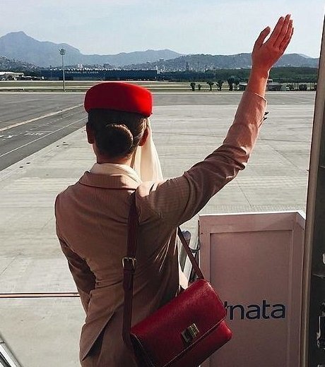 Очаровательная литовская стюардесса делиться в Instagram* снимками своей гламурной жизни