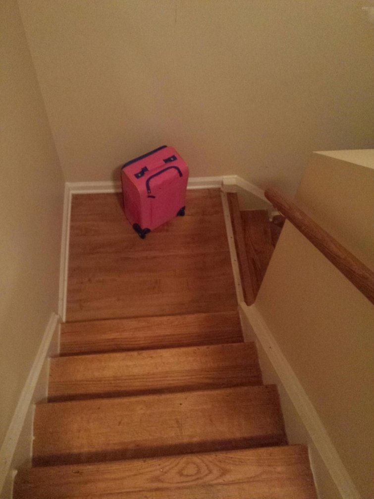 Этот чемодан действительно не хочет уезжать