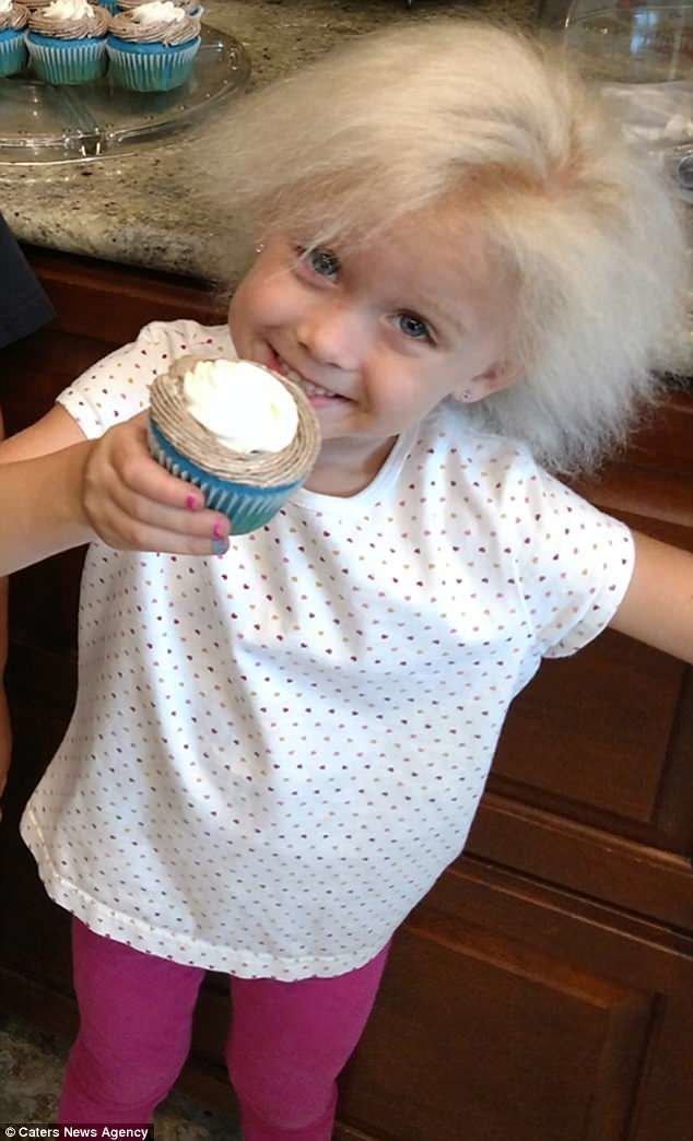 5-летняя жительница США Ивлин уже привыкла к тому, что на ее волосы всегда обращают внимание