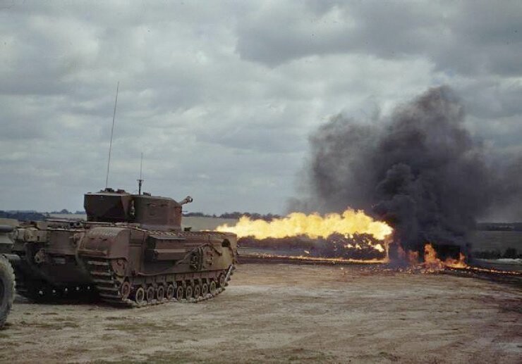 Английский тяжелый танк «Черчилль Крокодил» Нелепый, ужасный, огненный