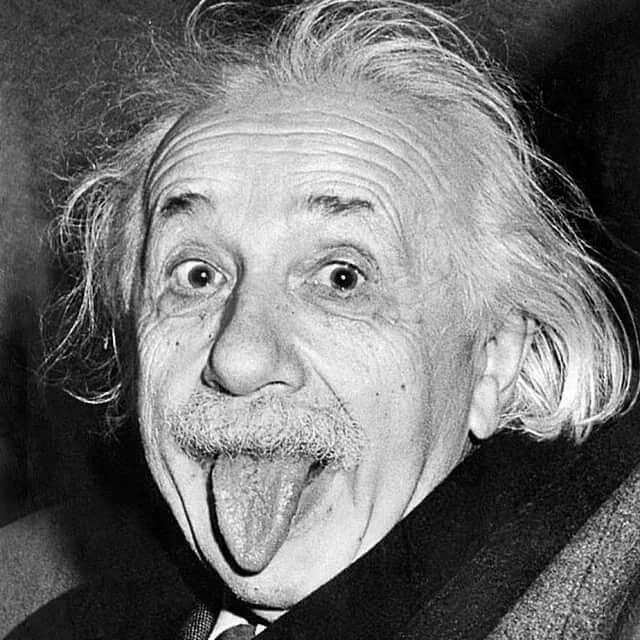 Полная версия самой узнаваемой фотографии Альберта Эйнштейн